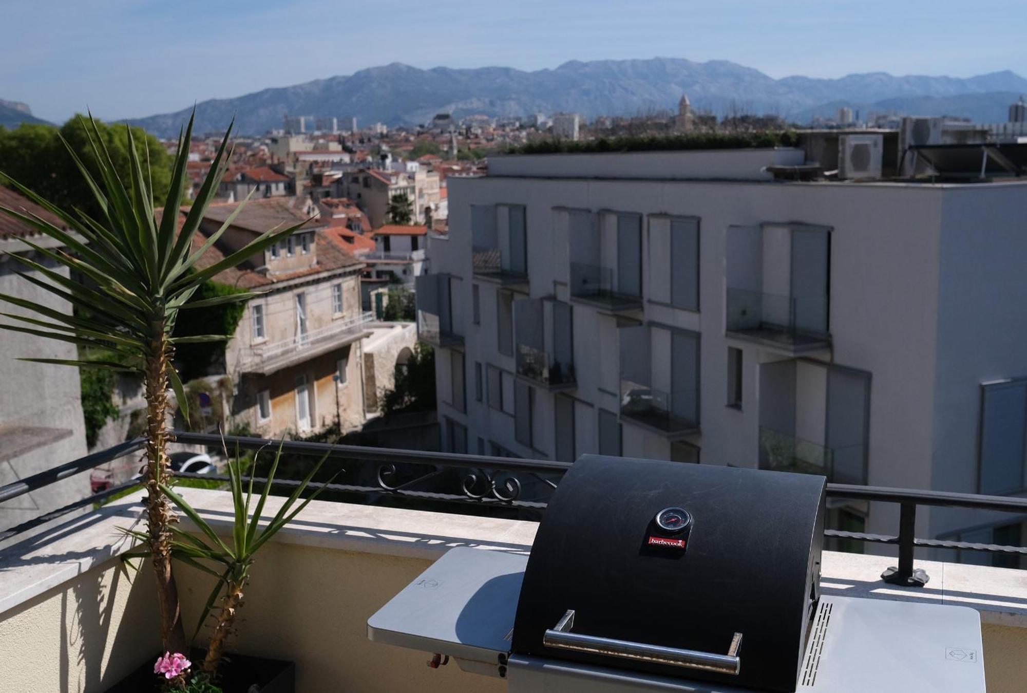 Prime Location Penthouse Apt With A Large Terrace Σπλιτ Εξωτερικό φωτογραφία